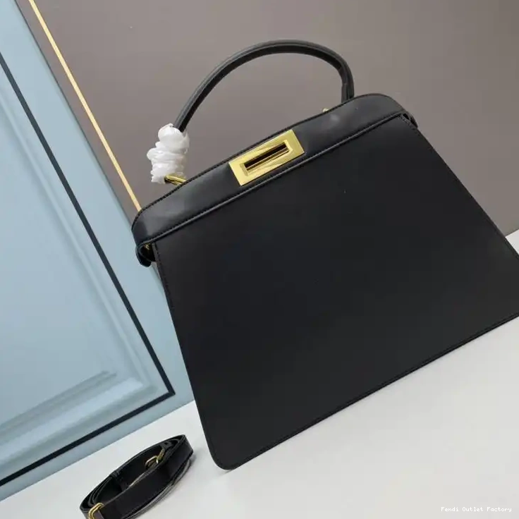 Vintage HOT Bag Nappa In Medium Black ISeeU Fendi Peekaboo Laether 0704